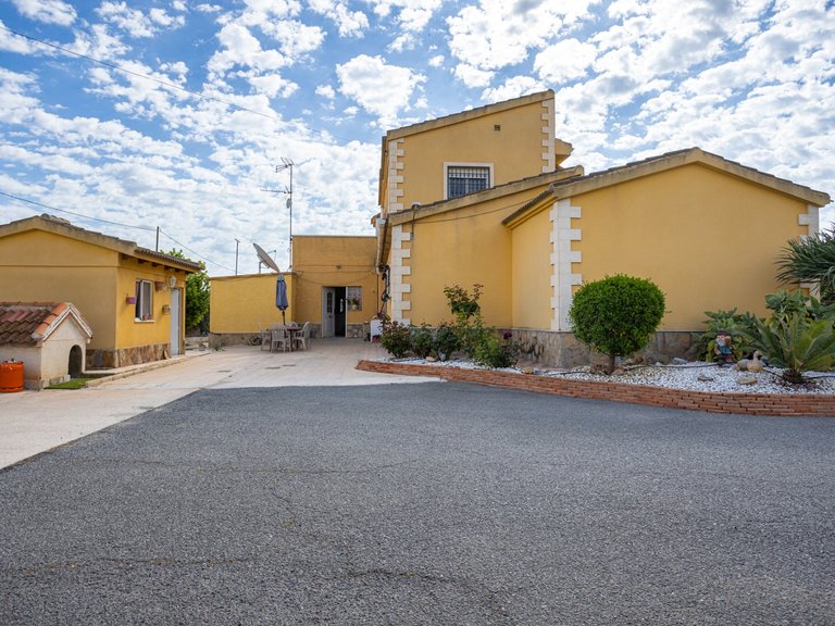 Villa for Sale in Elche, Alicante 36