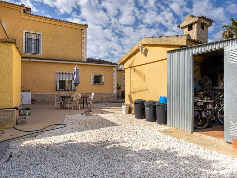 Villa for Sale in Elche, Alicante 39