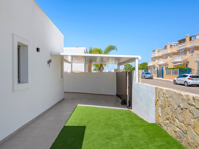Villa for Sale in La Marina, Alicante 40