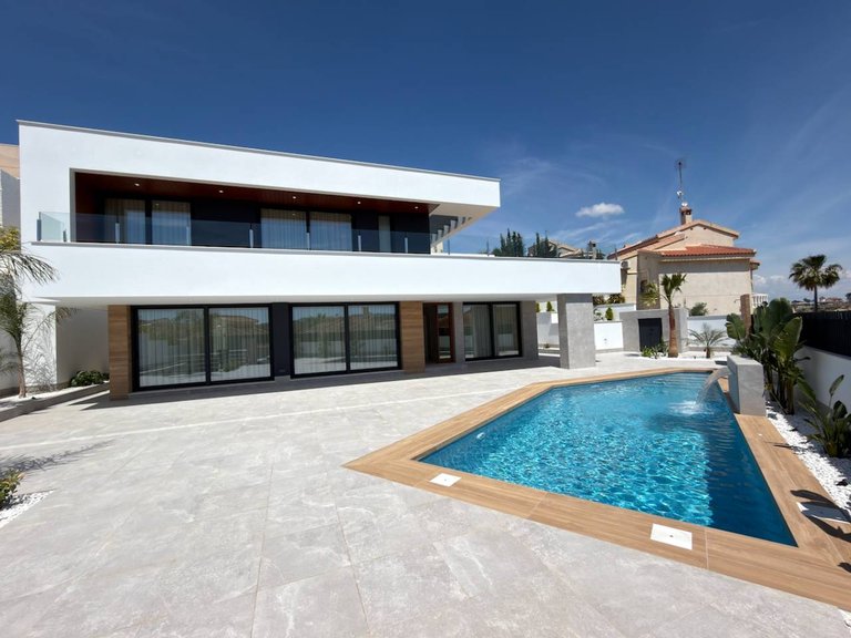 Villa for Sale in Ciudad Quesada, Alicante 1