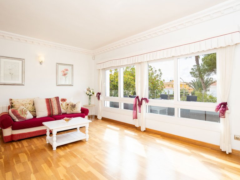 Villa for Sale in Campoamor, Alicante 9