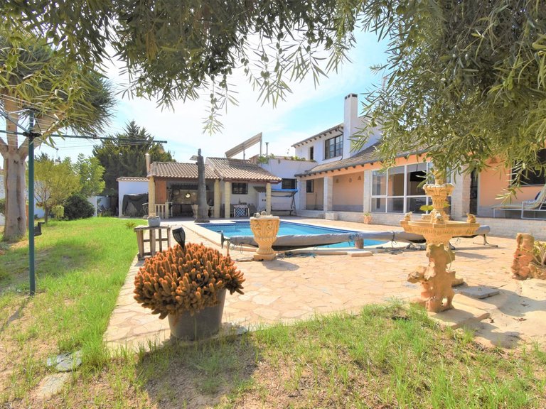 Villa for Sale in Villamartin, Alicante 4