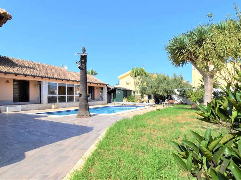 Villa for Sale in Villamartin, Alicante 32