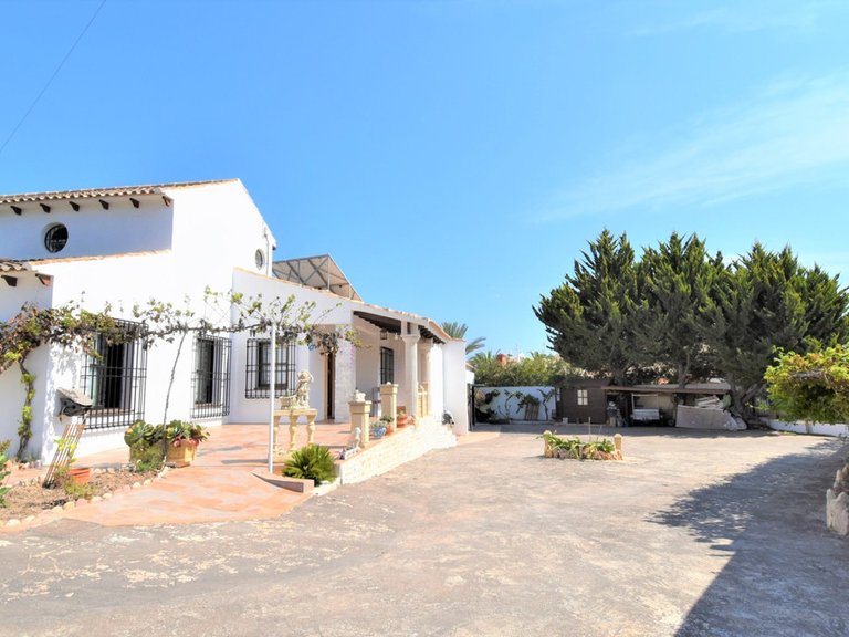 Villa for Sale in Villamartin, Alicante 36
