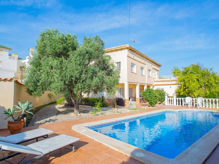 Villa for Sale in Torrevieja, Alicante 9