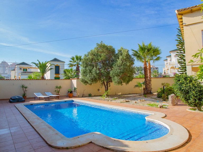 Villa for Sale in Torrevieja, Alicante 11