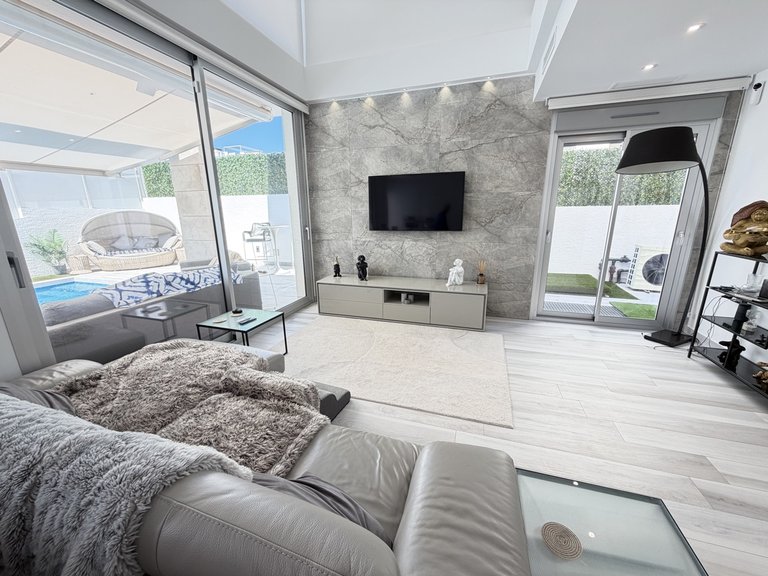 Villa for Sale in Cabo Roig, Alicante 7