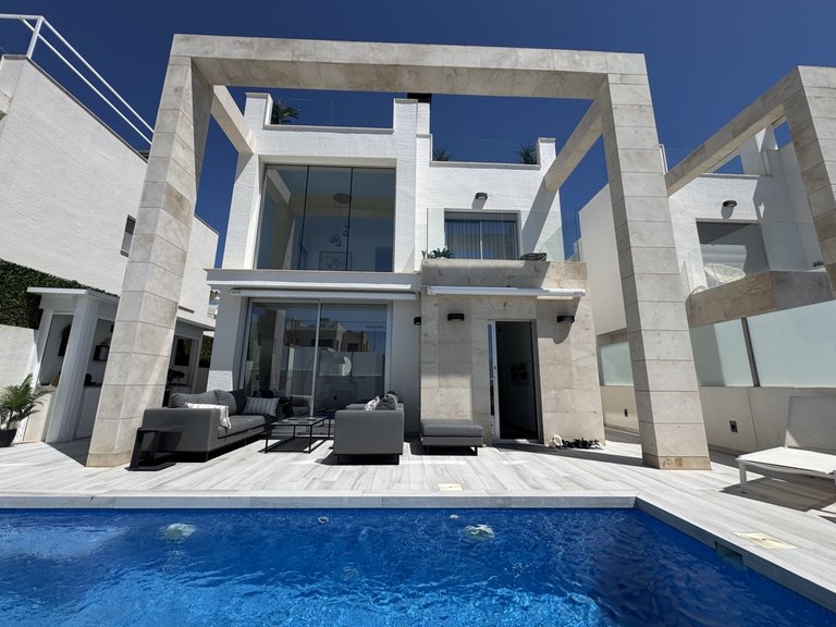 Villa for Sale in Cabo Roig, Alicante 30