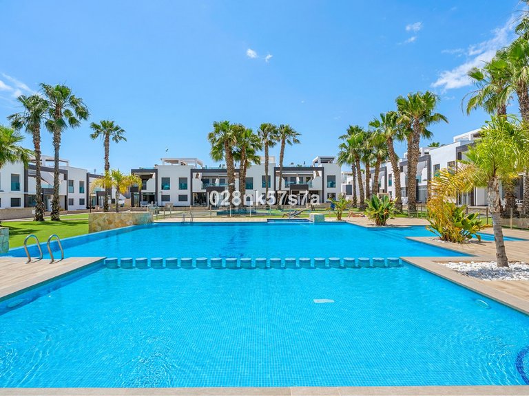 Apartment for Sale in La Zenia, Alicante 1
