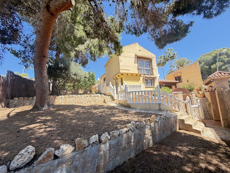 Villa for Sale in Los Balcones, Alicante 1