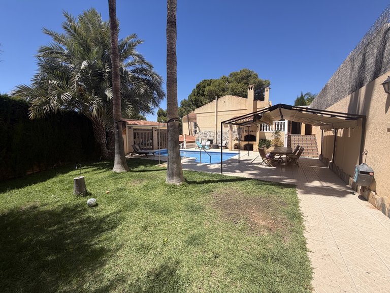 Villa for Sale in Los Balcones, Alicante 4