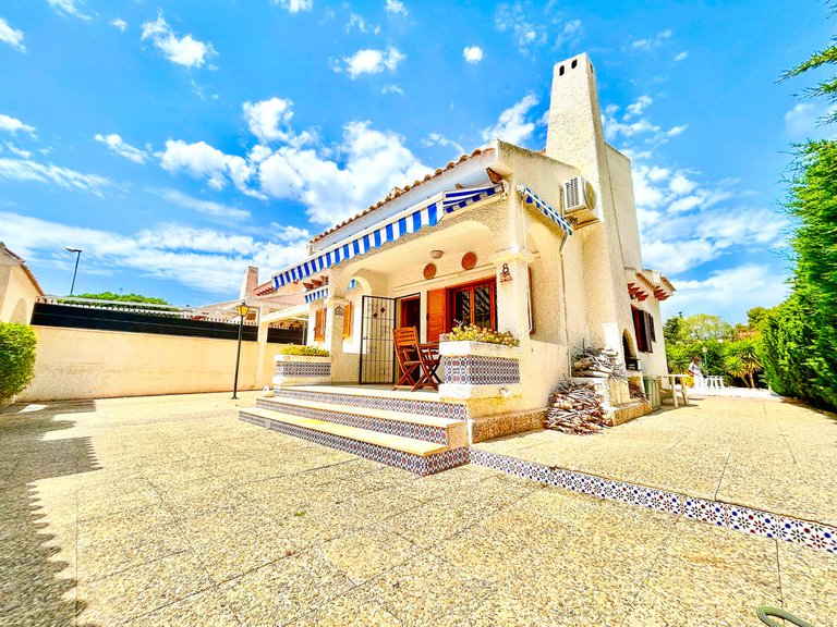 Villa for Sale in La Zenia, Alicante 12