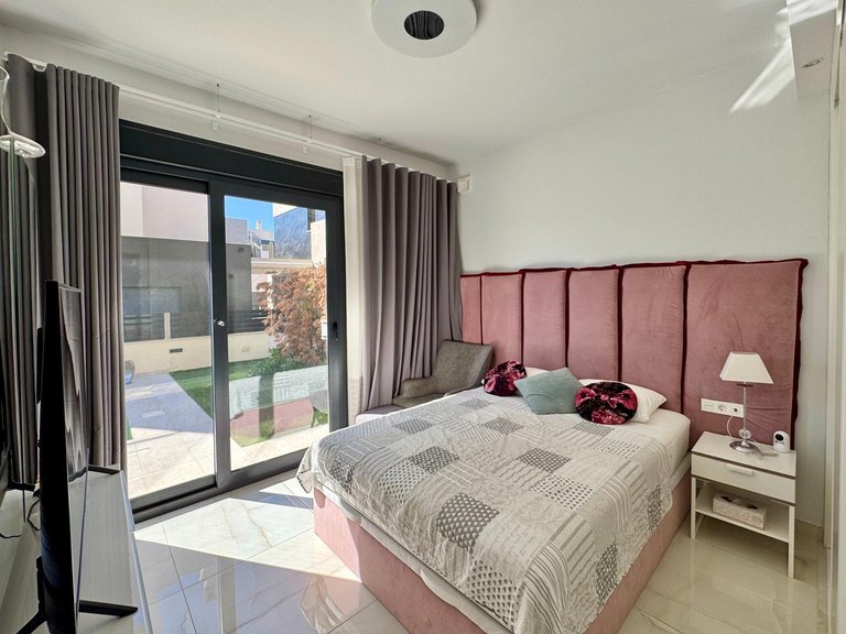Villa for Sale in Cabo Roig, Alicante 8