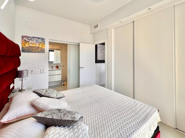 Villa for Sale in Cabo Roig, Alicante 13