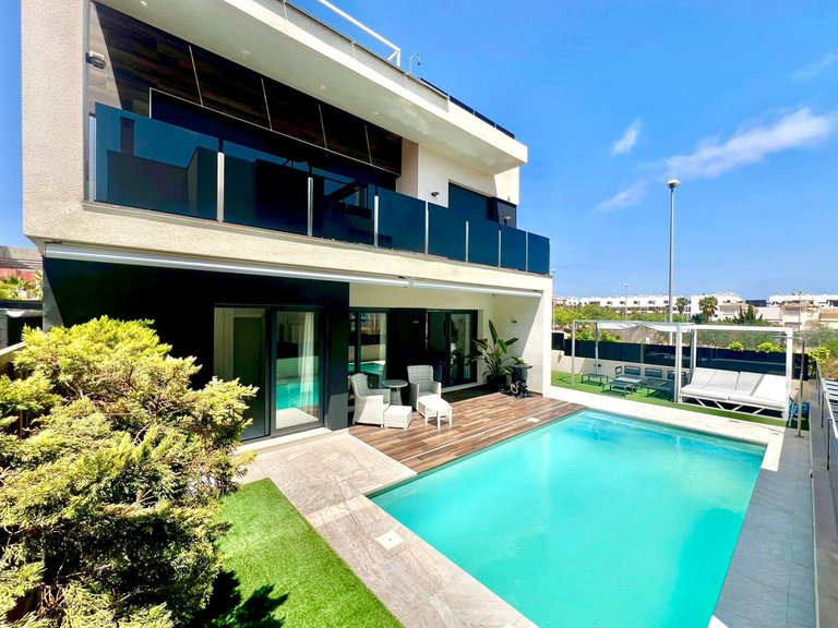 Villa for Sale in Cabo Roig, Alicante 47
