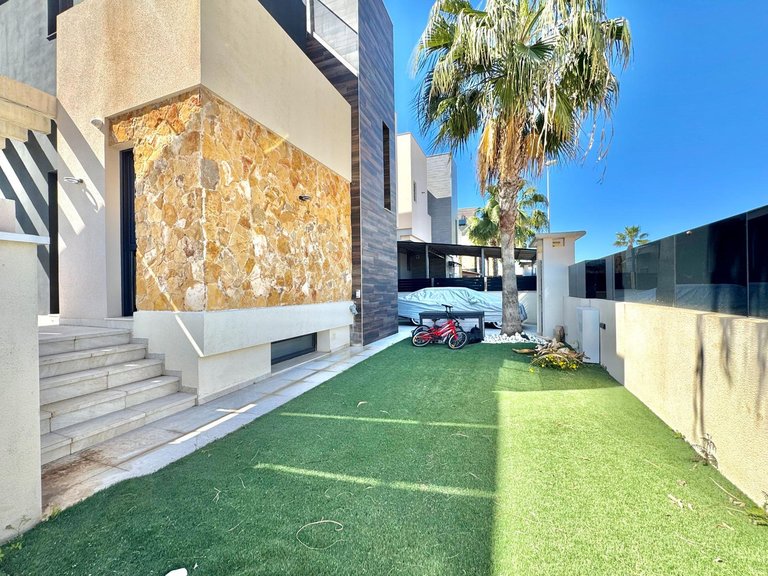 Villa for Sale in Cabo Roig, Alicante 50