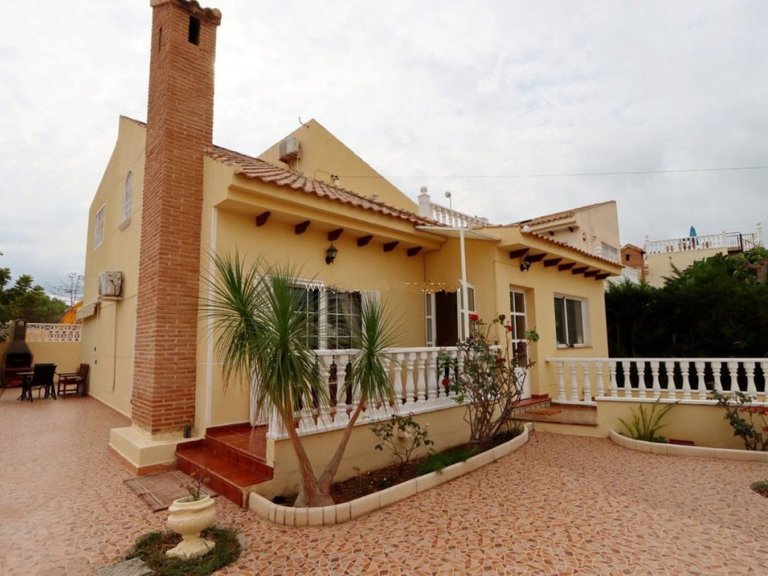 Villa for Sale in Playa Flamenca, Alicante 8
