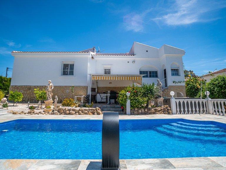 Villa for Sale in La Marina, Alicante 2
