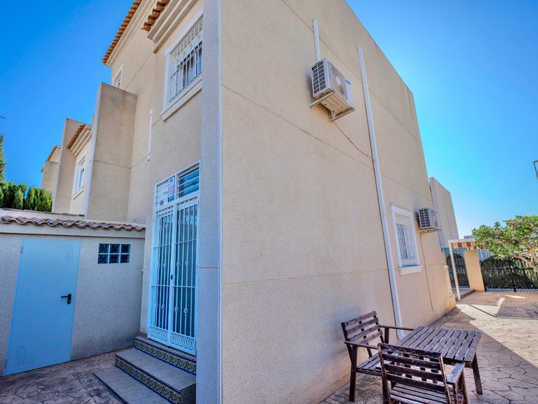 Villa for Sale in Guardamar Del Segura, Alicante 39