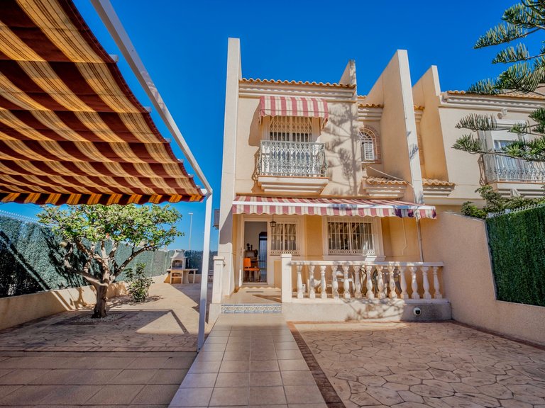 Villa for Sale in Guardamar Del Segura, Alicante 40