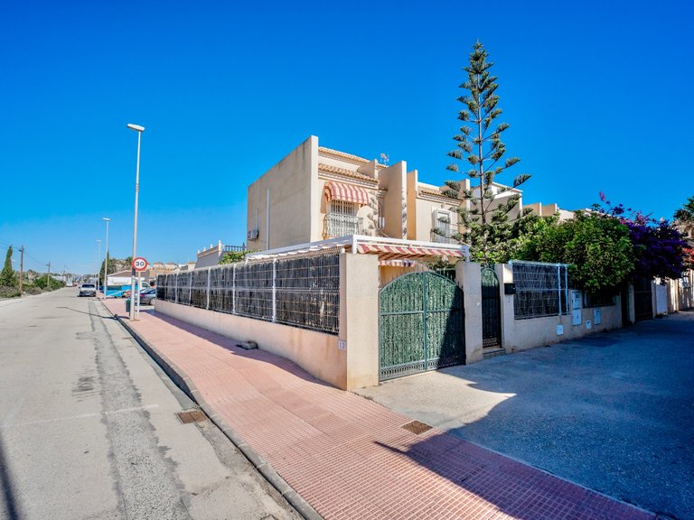 Villa for Sale in Guardamar Del Segura, Alicante 42