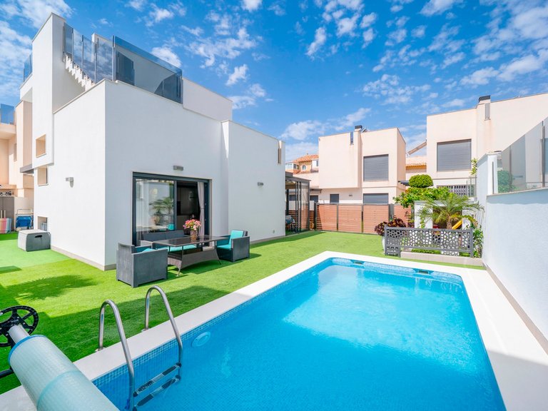 Villa for Sale in Torrevieja, Alicante 1