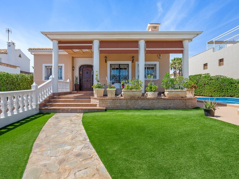 Villa for Sale in Torrevieja, Alicante 2
