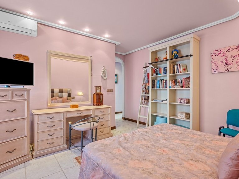 Villa for Sale in Torrevieja, Alicante 28