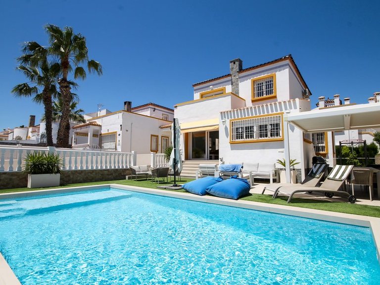 Villa for Sale in Los Dolses, Alicante 1