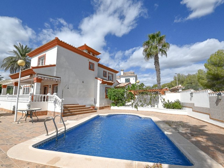 Villa for Sale in Campoamor, Alicante 1