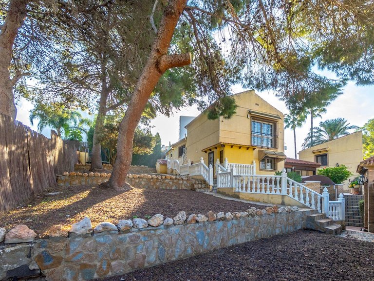 Villa for Sale in Los Balcones, Alicante 41