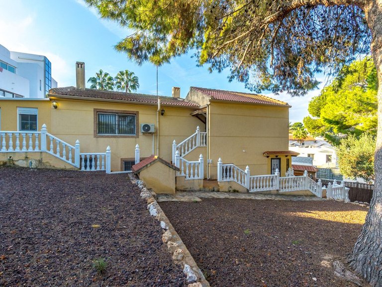 Villa for Sale in Los Balcones, Alicante 43