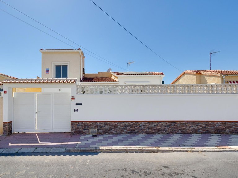 Villa for Sale in La Marina, Alicante 2
