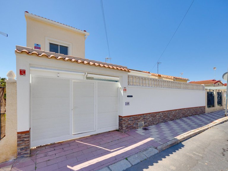 Villa for Sale in La Marina, Alicante 3