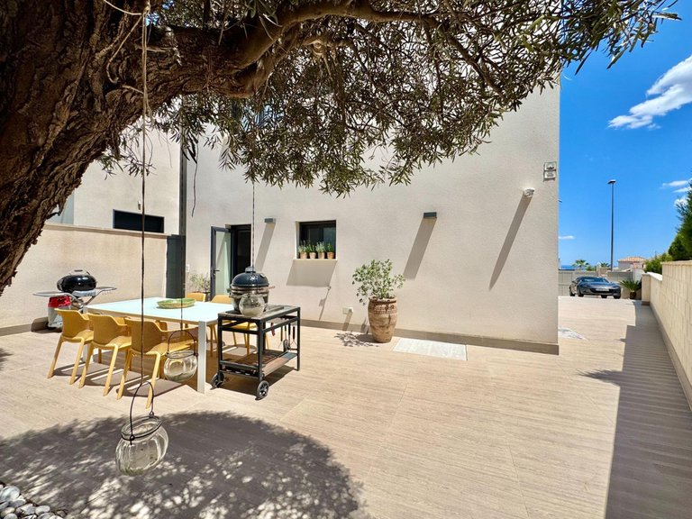 Villa for Sale in San Miguel De Salinas, Alicante 3