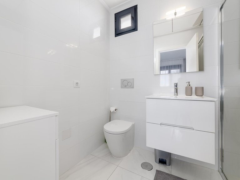 Villa for Sale in Villamartin, Alicante 30