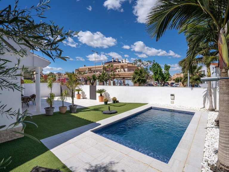 Villa for Sale in Pilar De La Horadada, Alicante 2