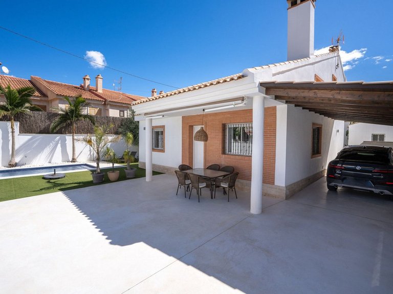Villa for Sale in Pilar De La Horadada, Alicante 4