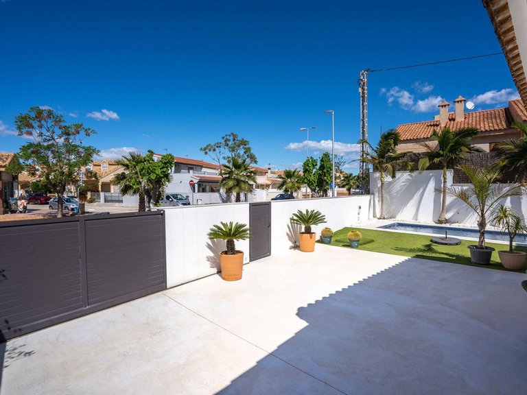Villa for Sale in Pilar De La Horadada, Alicante 30