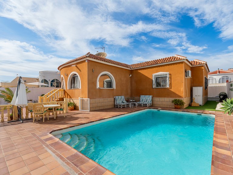 Villa for Sale in Ciudad Quesada, Alicante 1
