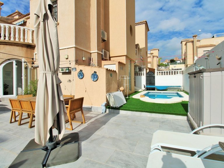 Town House for Sale in Villamartin, Alicante 28