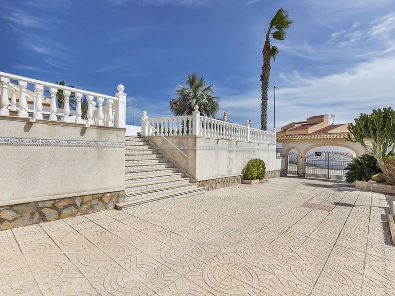 Villa for Sale in San Fulgencio, Alicante 46