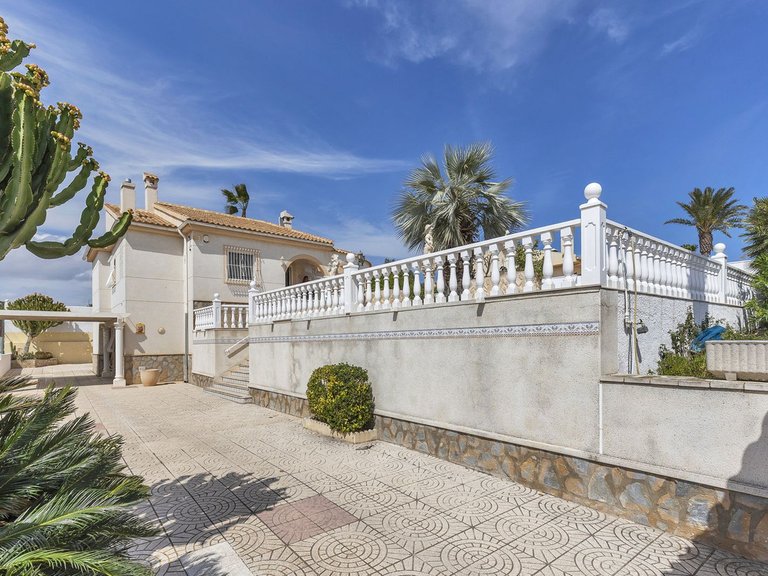 Villa for Sale in San Fulgencio, Alicante 47
