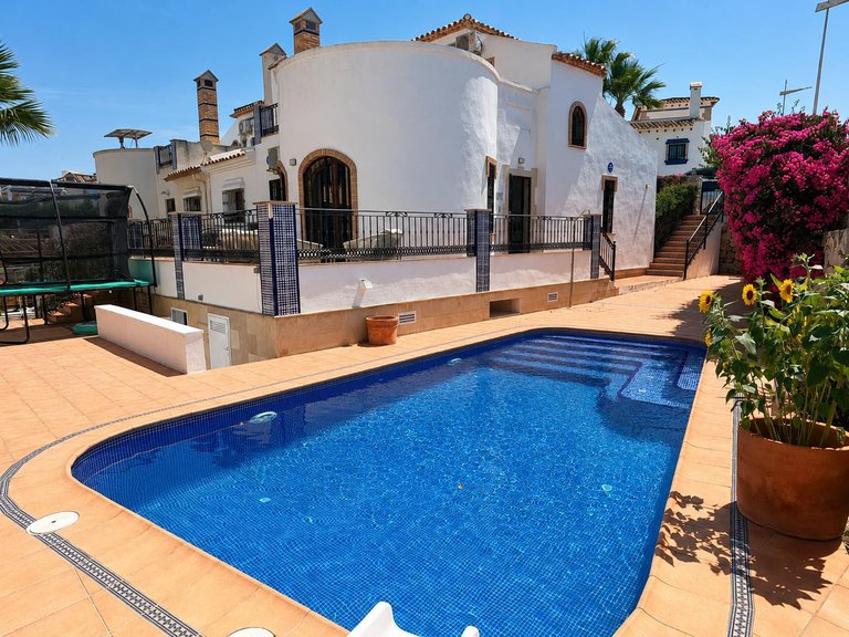 Villa for Sale in Algorfa, Alicante 1