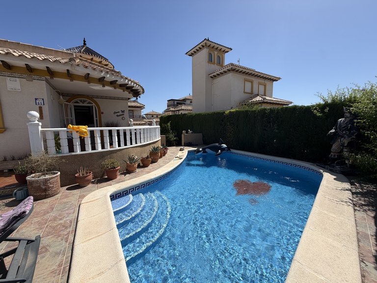 Villa for Sale in Villamartin, Alicante 2