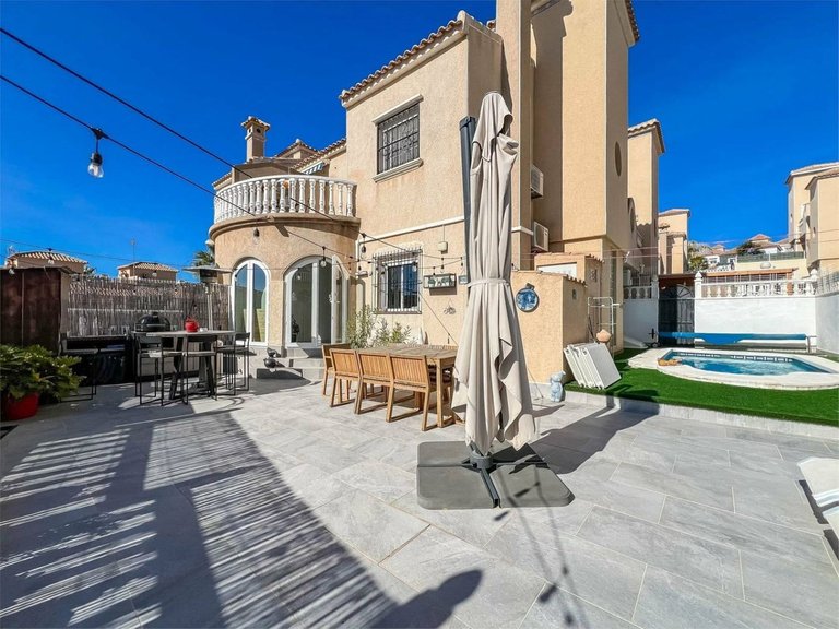 Town House for Sale in Villamartin, Alicante 2