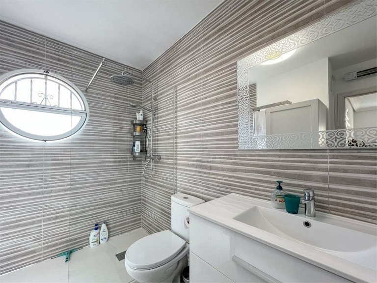 Town House for Sale in Villamartin, Alicante 18