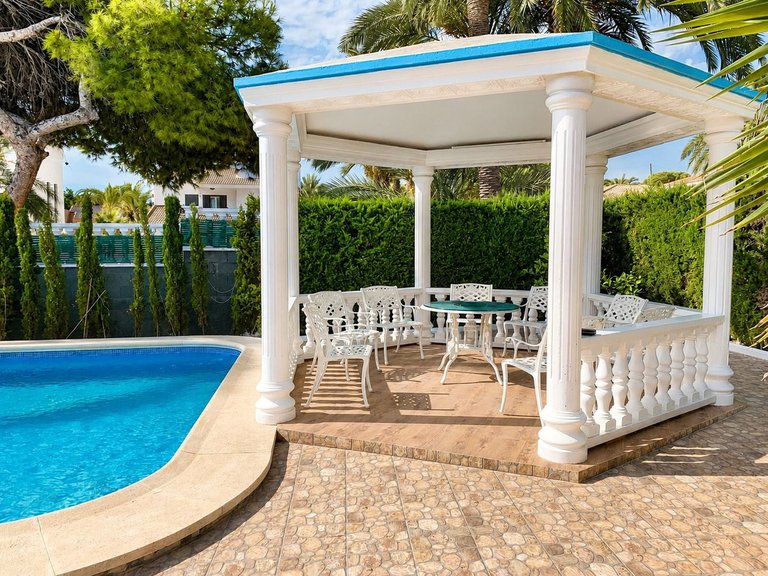 Villa for Sale in La Zenia, Alicante 1