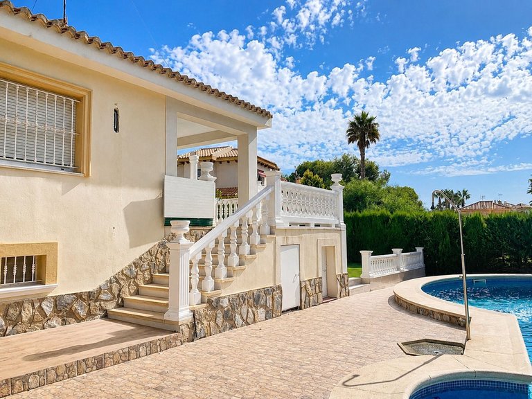 Villa for Sale in La Zenia, Alicante 7
