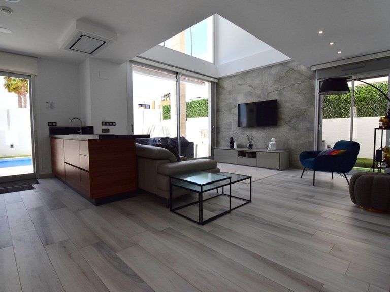 Villa for Sale in Cabo Roig, Alicante 3